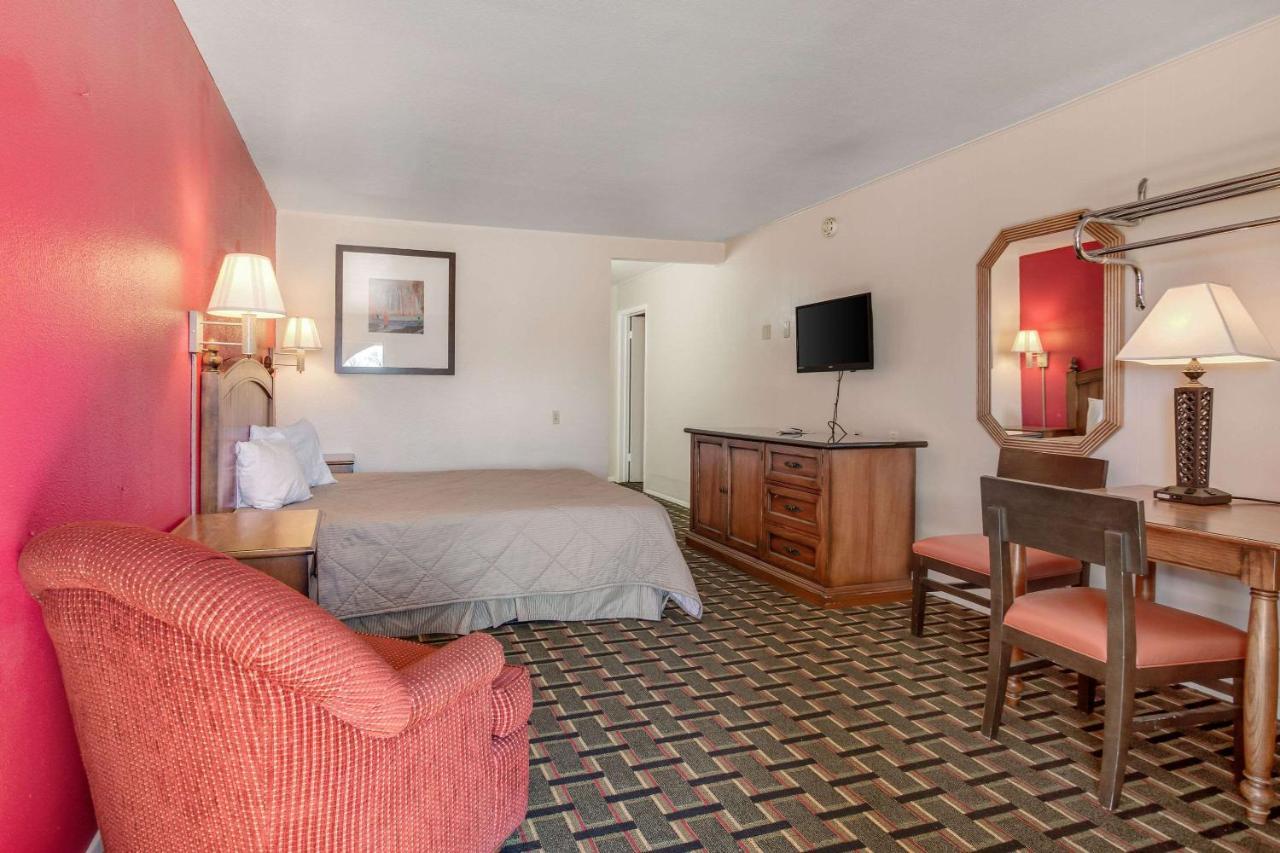 Rodeway Inn & Suites Raton Exterior foto