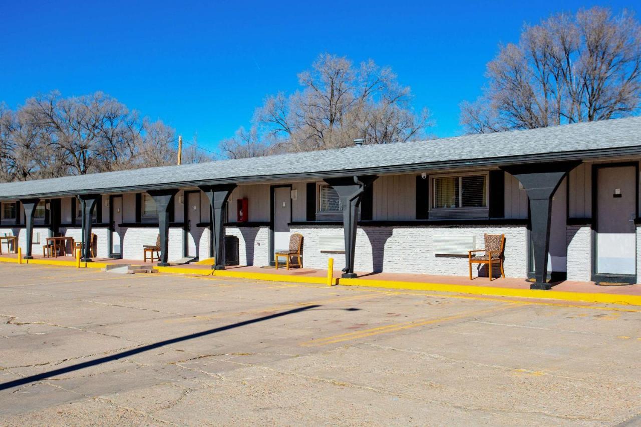 Rodeway Inn & Suites Raton Exterior foto